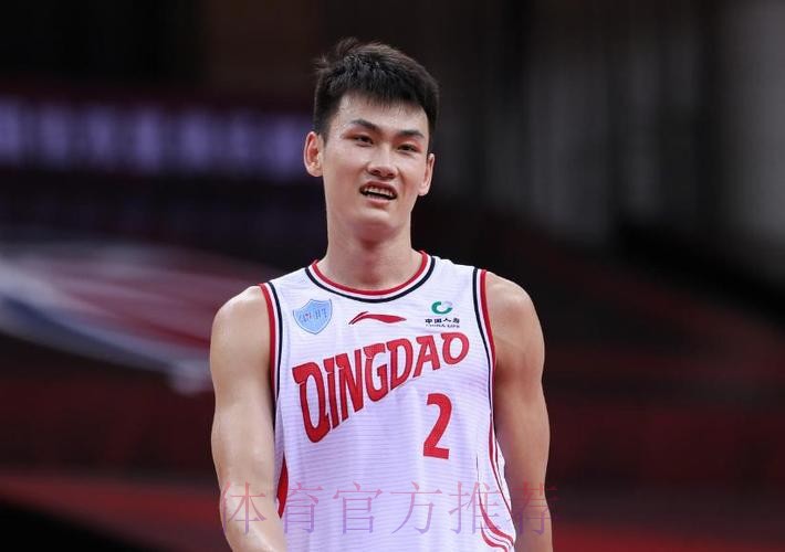 王睿泽三分线外手起刀落 吴前立刻还以颜色